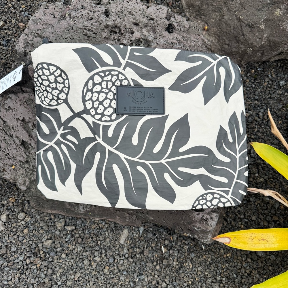 ALOHA NWT Collection Monstera Travel Pouch Wet Dry Bag - Picture 5 of 6
